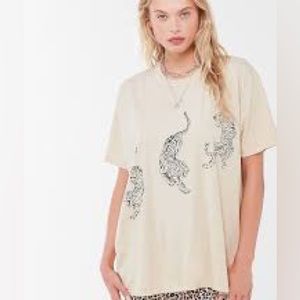 tan urban outfitter oversized tee